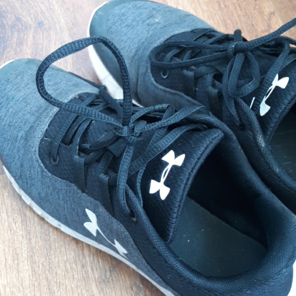 Under Armour Boys sneakers